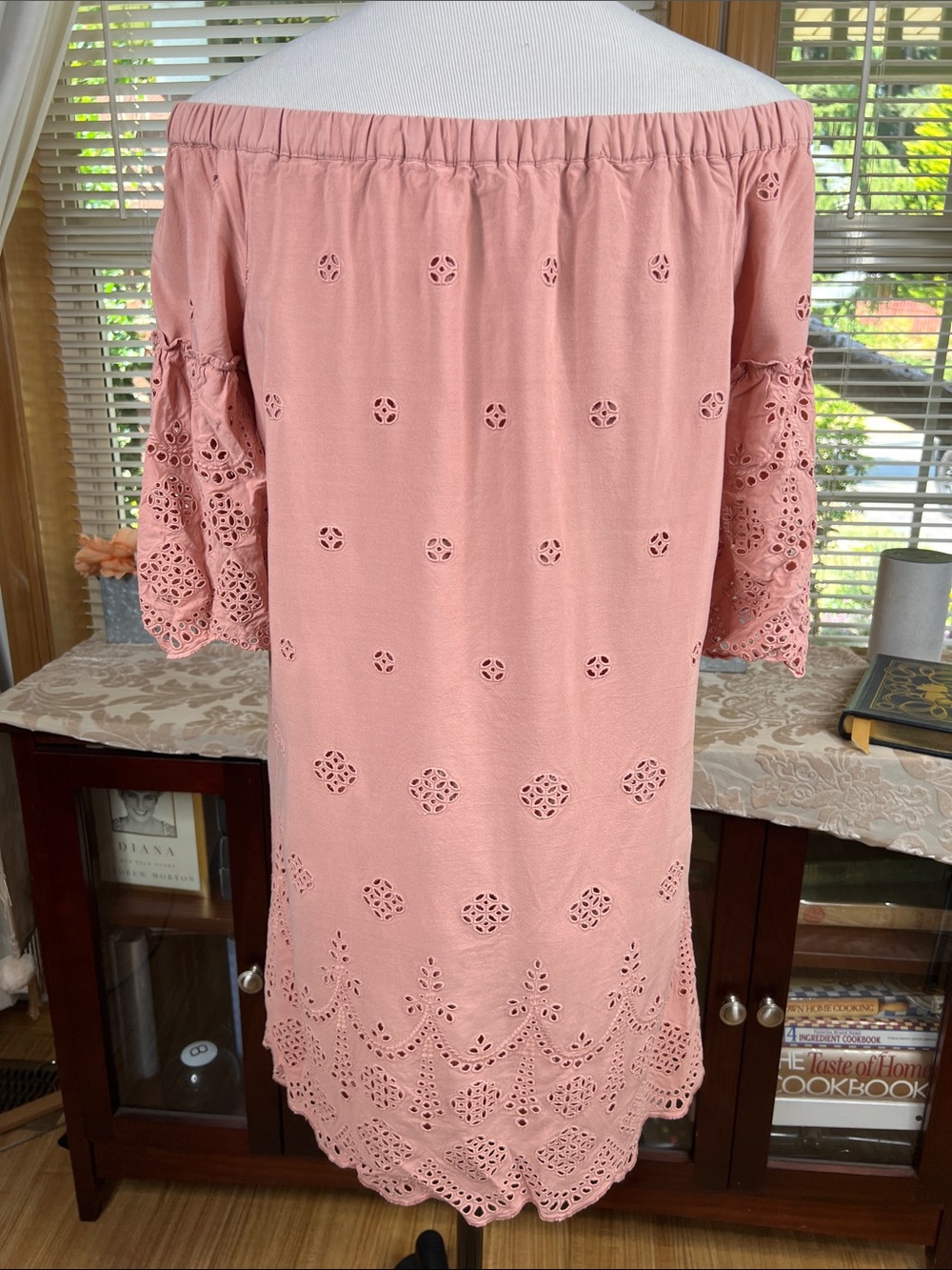 Madewell Eyelet Off-the-Shoulder Dress Dusty Rose Pink Lace Scalloped Size 6 - Picture 6 of 8